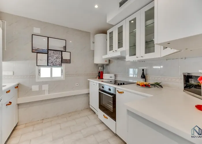 Spacious Penthouse In Naranjos - Up To 6 Guests! マルベーリャ