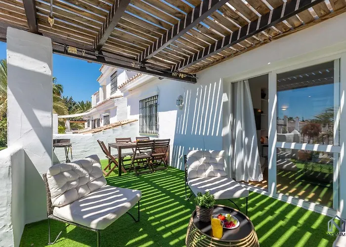 Spacious Penthouse In Naranjos - Up To 6 Guests! マルベーリャ
